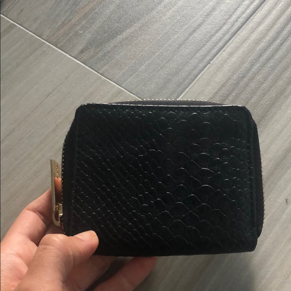 Black top shop wallet